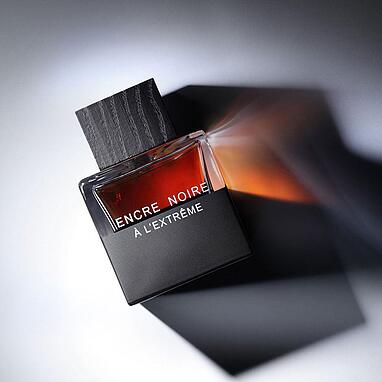 Lalique Encre Noire À L’Extrême – قدرت تاریکی، وقار چوبی